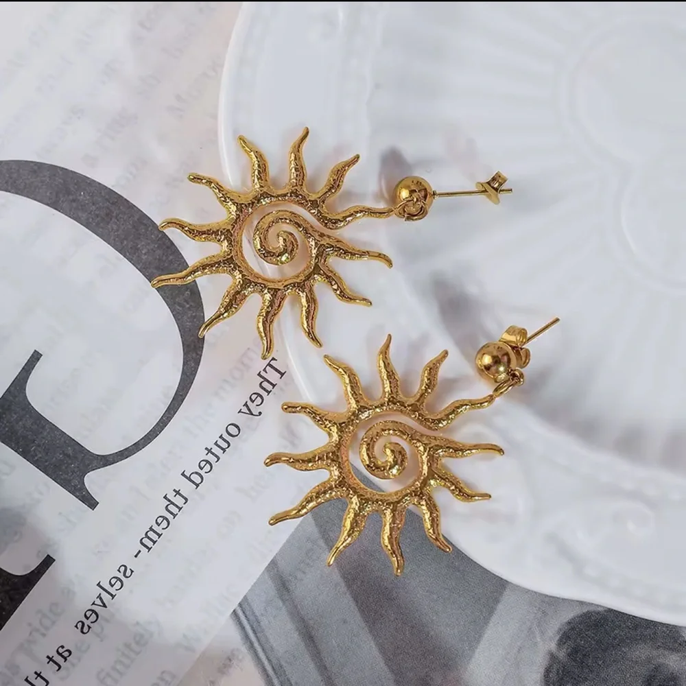 18K Gold Radiant Sun Earrings NEW! - Picture 5 of 13